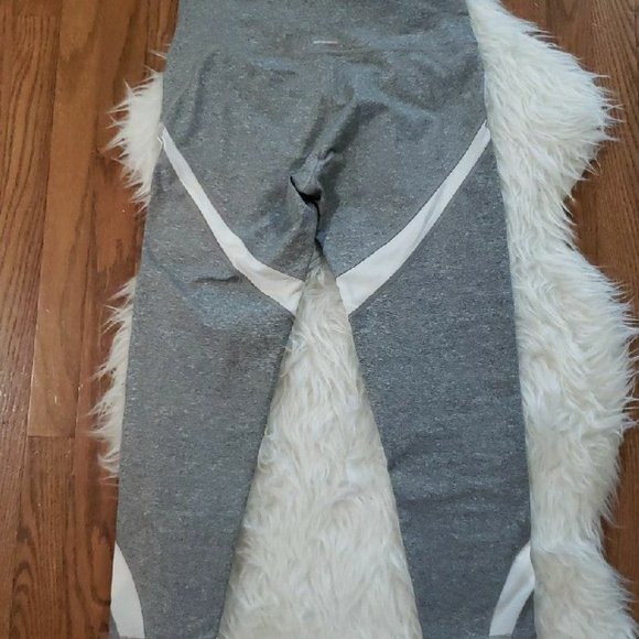 Aerie Gray and white leggings mesh large - Picture 7 of 7